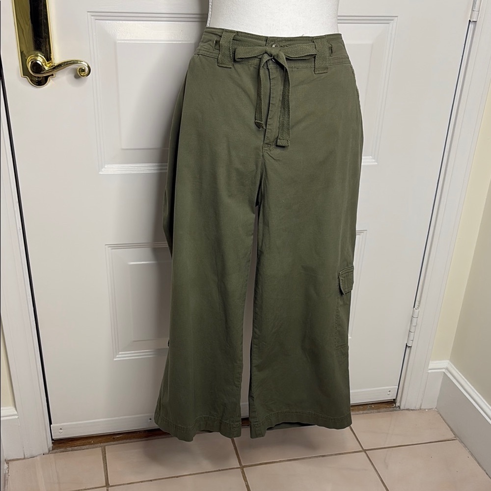 St. John's Bay Olive Green Hi Rise Pret Belted Wide Leg Utility Capris. Size 12